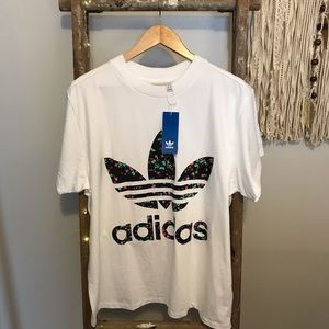 adidas Originals Oversized Trefoil Tee